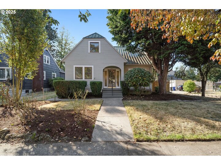 Property Photo:  2628 N Willamette Blvd  OR 97217 