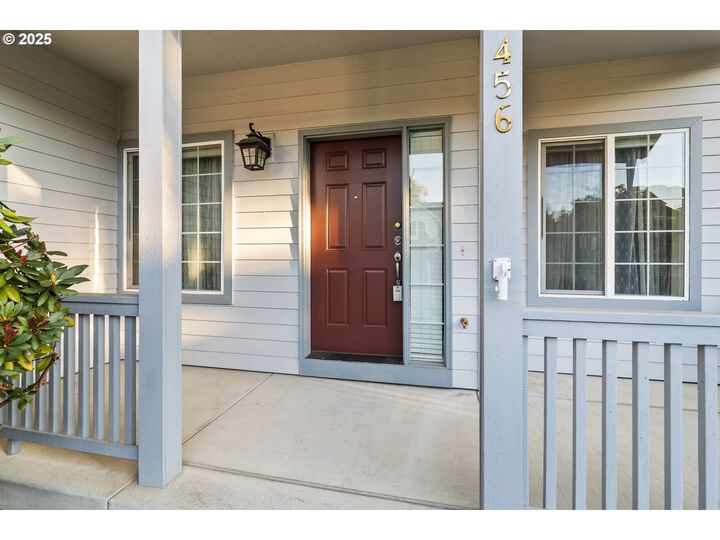 Property Photo:  456 Naismith Blvd  OR 97404 
