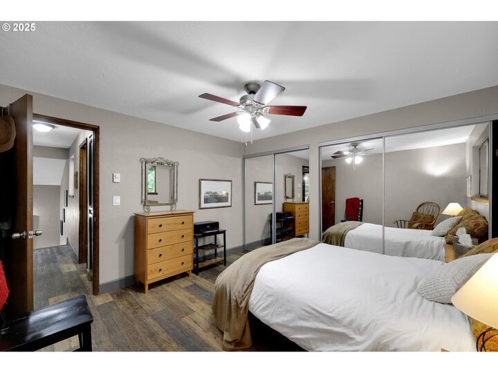 Property Photo: 4441 Fox Hollow Rd 1 OR 97405
