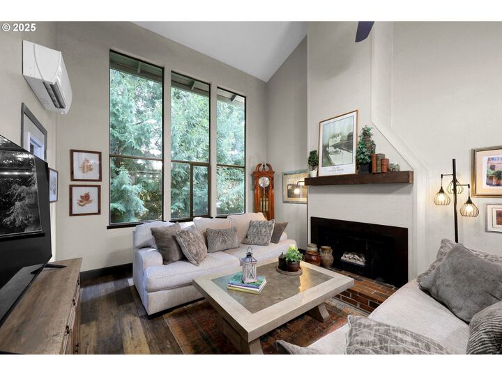 Property Photo:  4441 Fox Hollow Rd 1  OR 97405 
