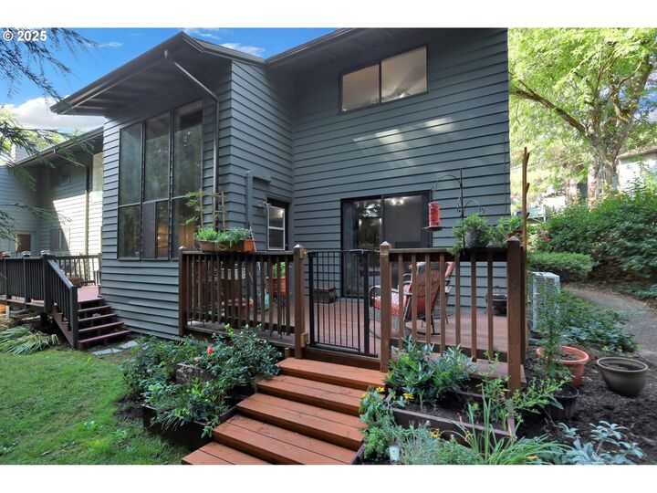 Property Photo: 4441 Fox Hollow Rd 1 OR 97405
