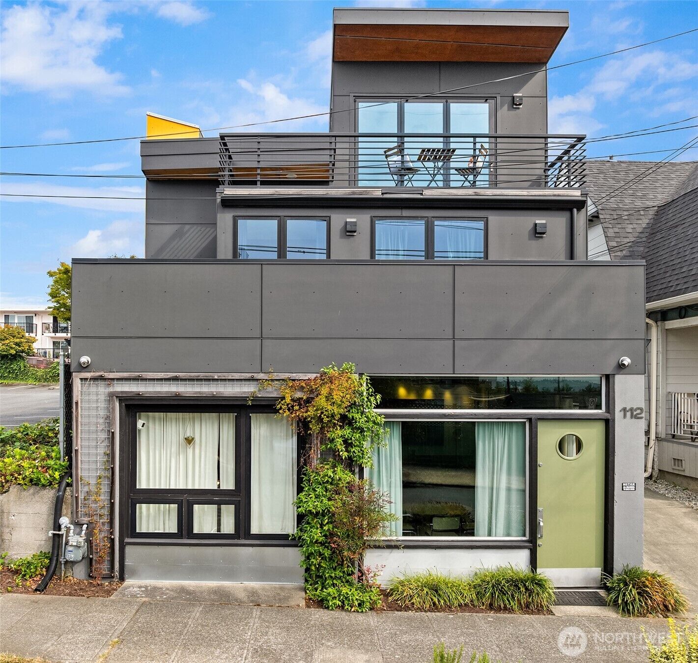 Property Photo:  112  18th Avenue  WA 98122 