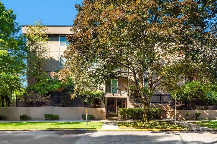 Property Photo:  701  17th Avenue 305  WA 98122 