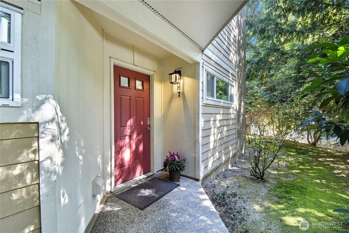 Property Photo:  14623 NE 40th Street H-7  WA 98007 