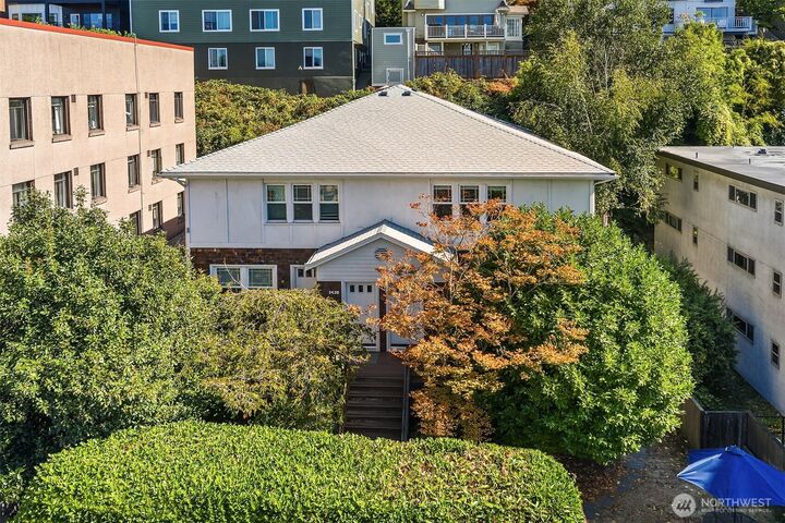 Property Photo:  1410  Queen Anne Avenue N  WA 98109 