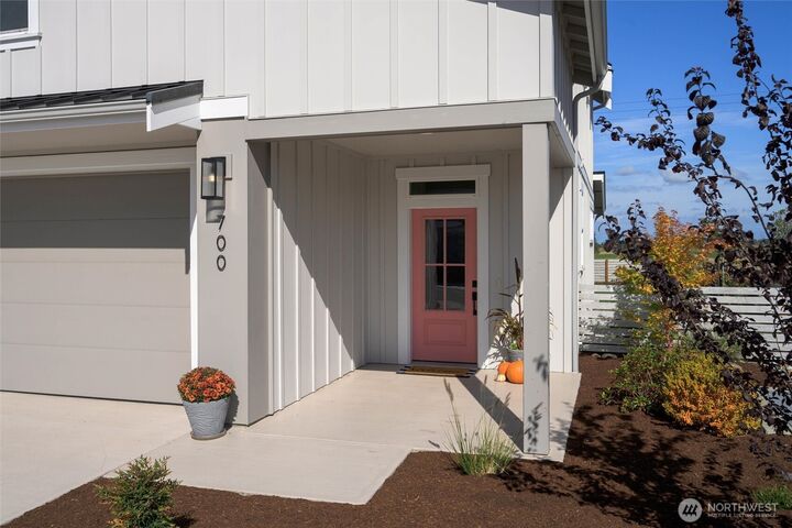 Property Photo:  700  Northview  WA 98226