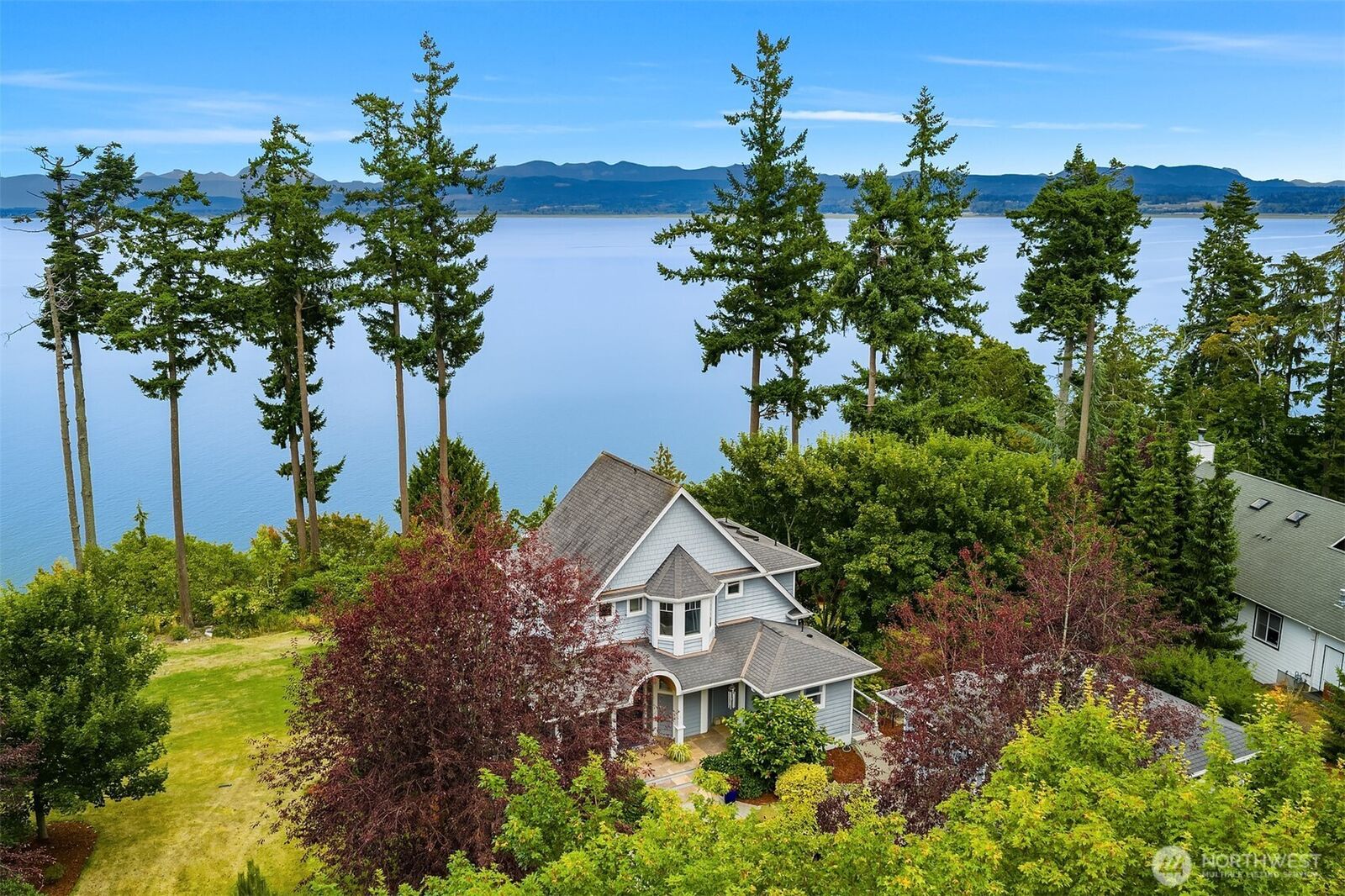 Property Photo:  715  Tillicum Way  WA 98282 