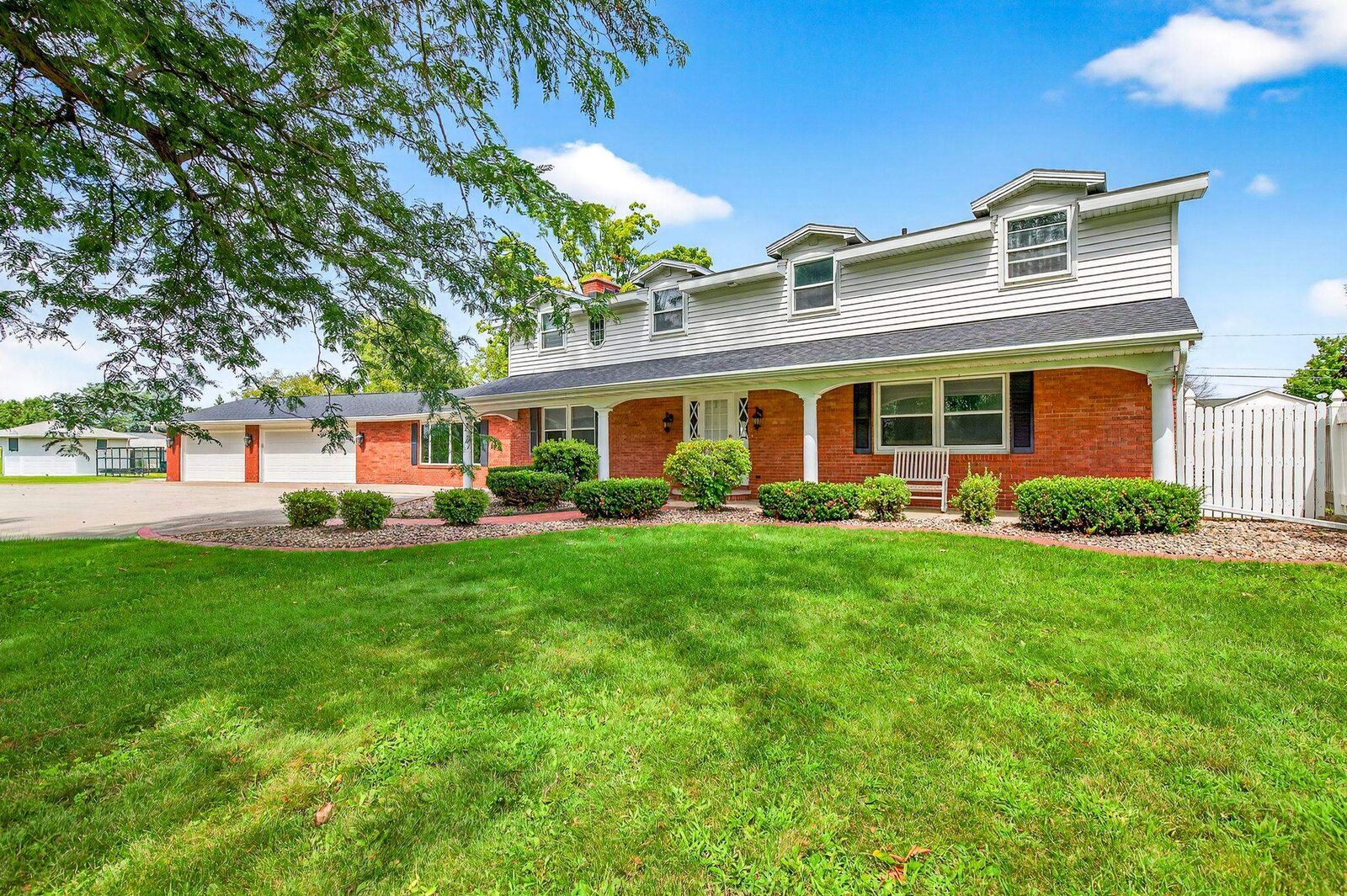 Property Photo:  216 E Main Street  WI 54944-9435 