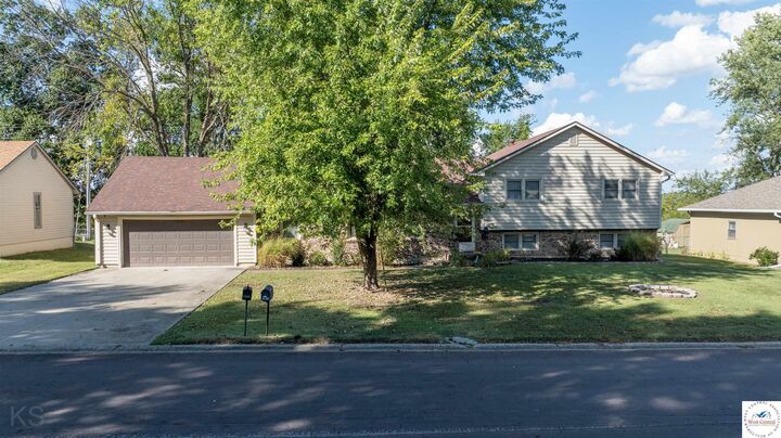 Property Photo: 1204 Elm Hills MO 65301