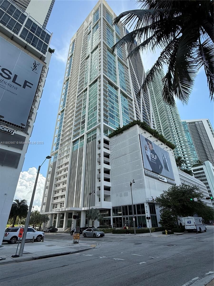 Property Photo:  1040 Biscayne Blvd 1905  FL 33132 