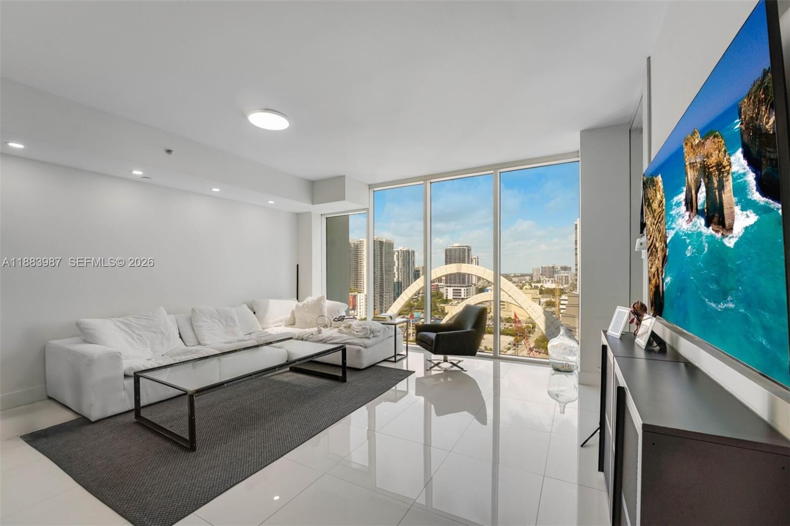 Property Photo:  1040 Biscayne Blvd 1905  FL 33132 