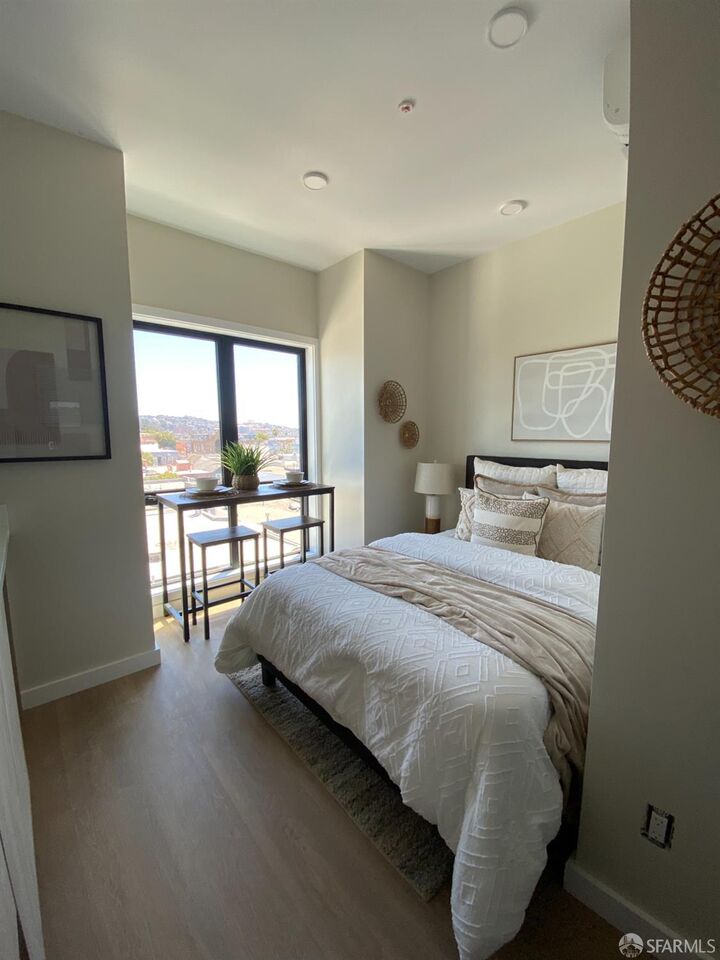 Property Photo:  811 Valencia Street 203  CA 94121 