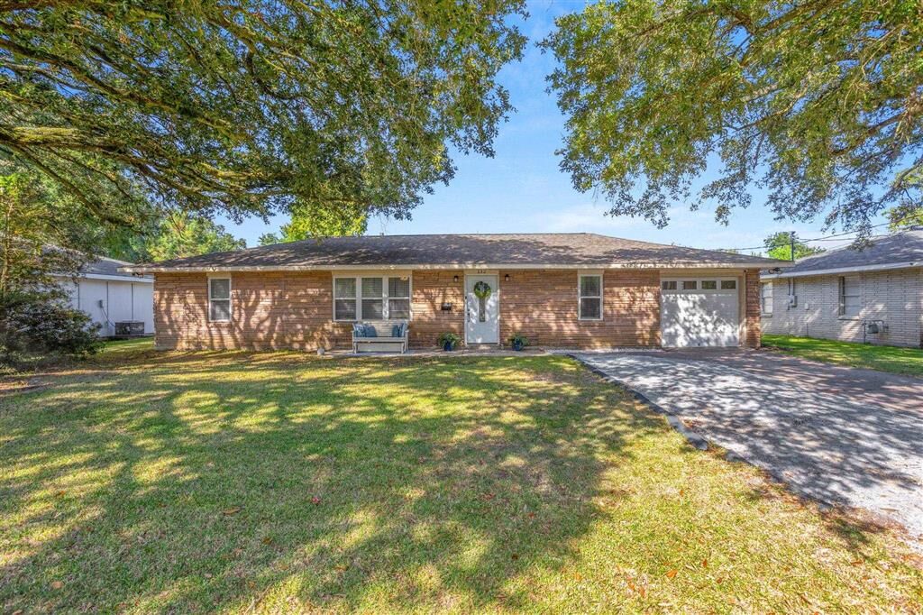 Property Photo: 132 Lee Street LA 70605