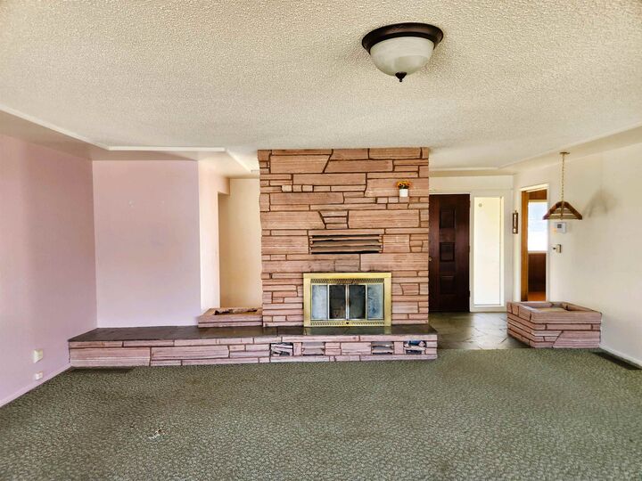 Property Photo:  994 S Miner St  WA 99114