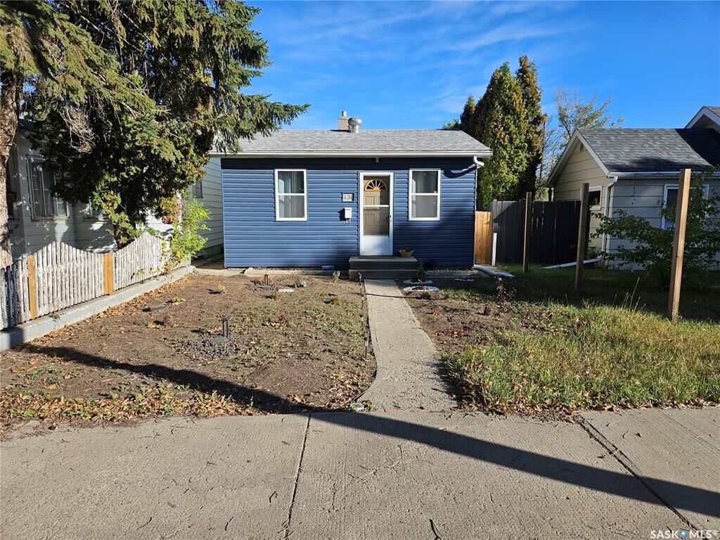 Property Photo: 436 Iroquois Street W SK S6H 5B3