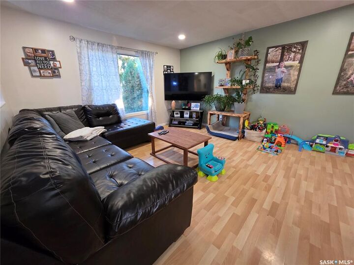 Property Photo: 142 1st Avenue SW SK S9H 3H2