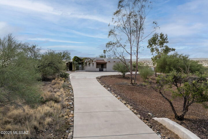 Property Photo:  1680 S Camino Del Sol  AZ 85622 