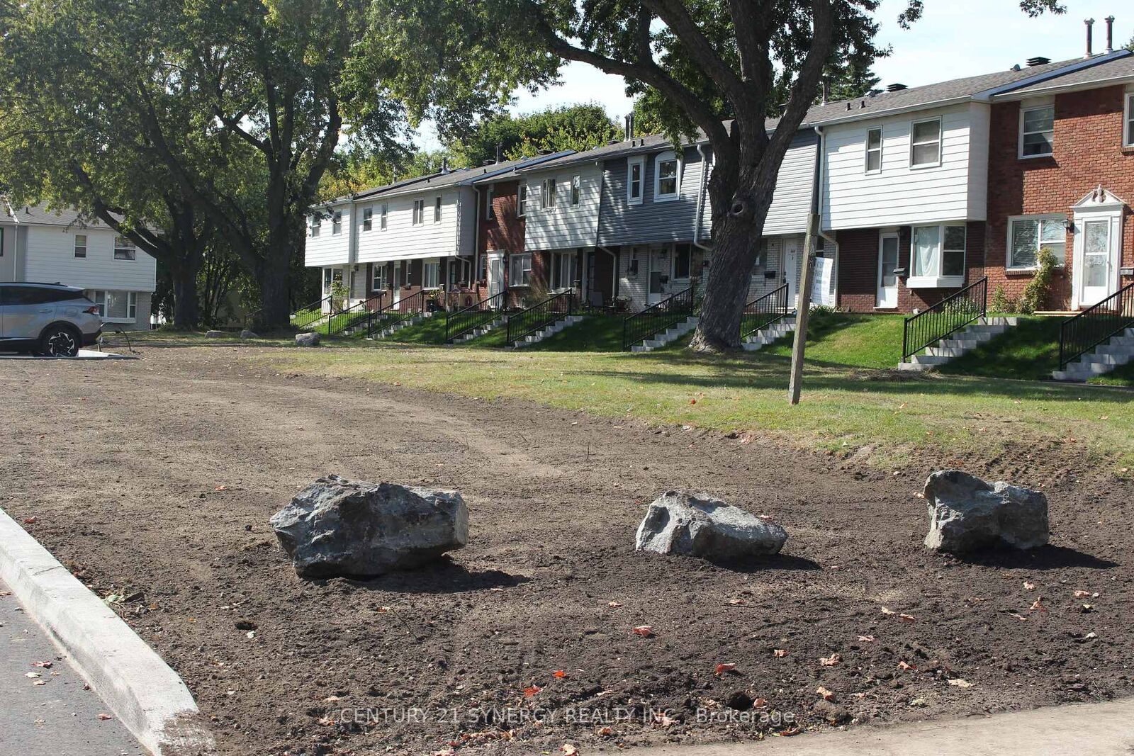 Property Photo:  662 Hochelaga Street  ON K1K 2E9 