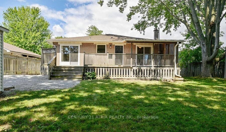 Property Photo:  801 Krosno Boulevard Lower  ON L1W 1G7 