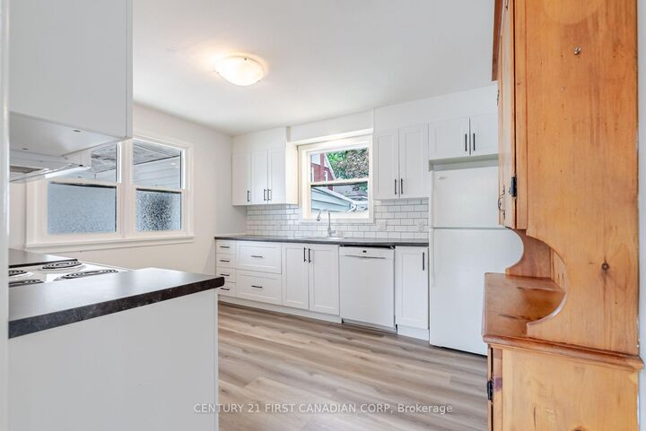 Photo de la propriété:  76 Myrtle Street  ON N5R 2G1 