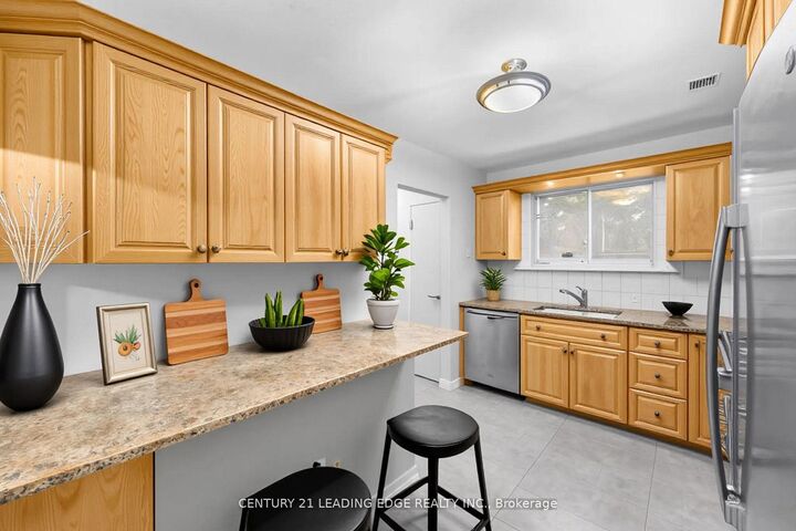 Property Photo:  171 Phillip Murray Avenue Upper  ON L1J 1G6 