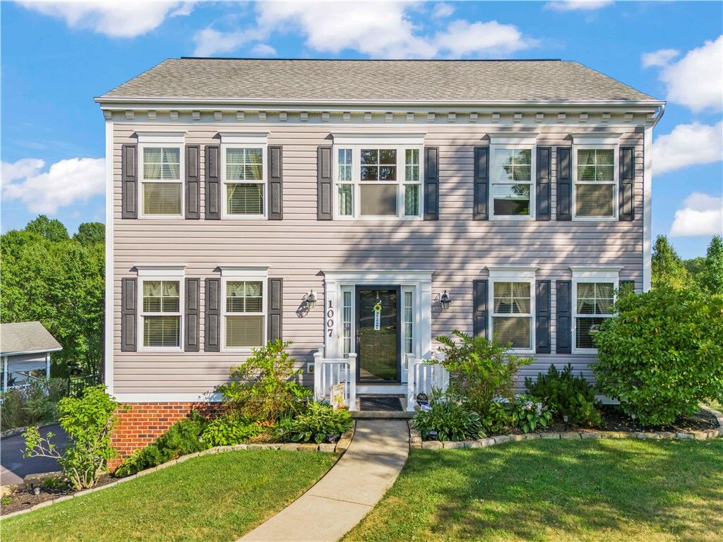 Property Photo:  1007 Greenfield Dr  PA 15317 