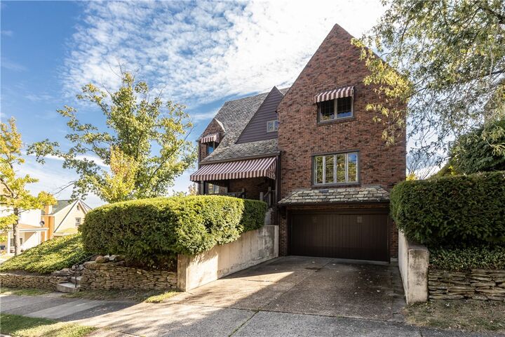 Property Photo: 1401 Amanda St PA 15210