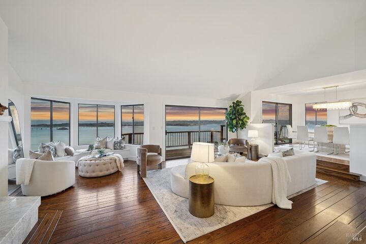 Property Photo: 2 Place Moulin CA 94920