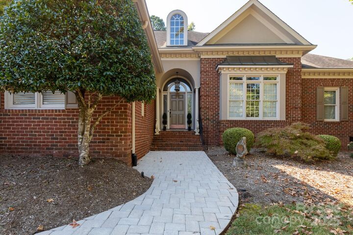 Property Photo: 8731 Oakthorpe Drive NC 28277