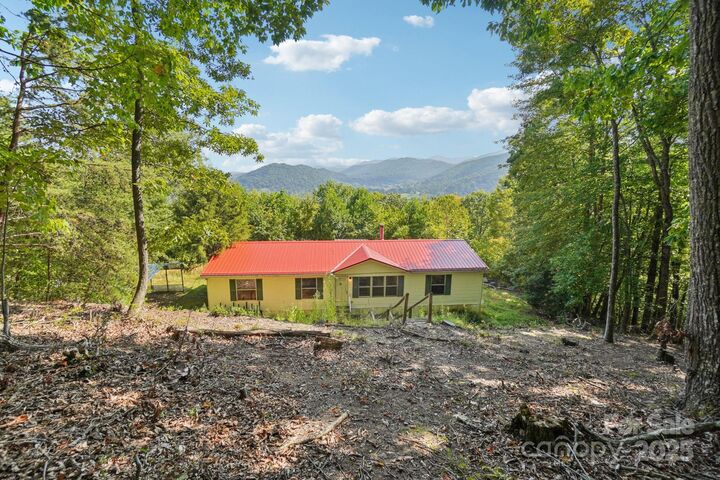 Property Photo:  17 St Bernard Lane  NC 28715 