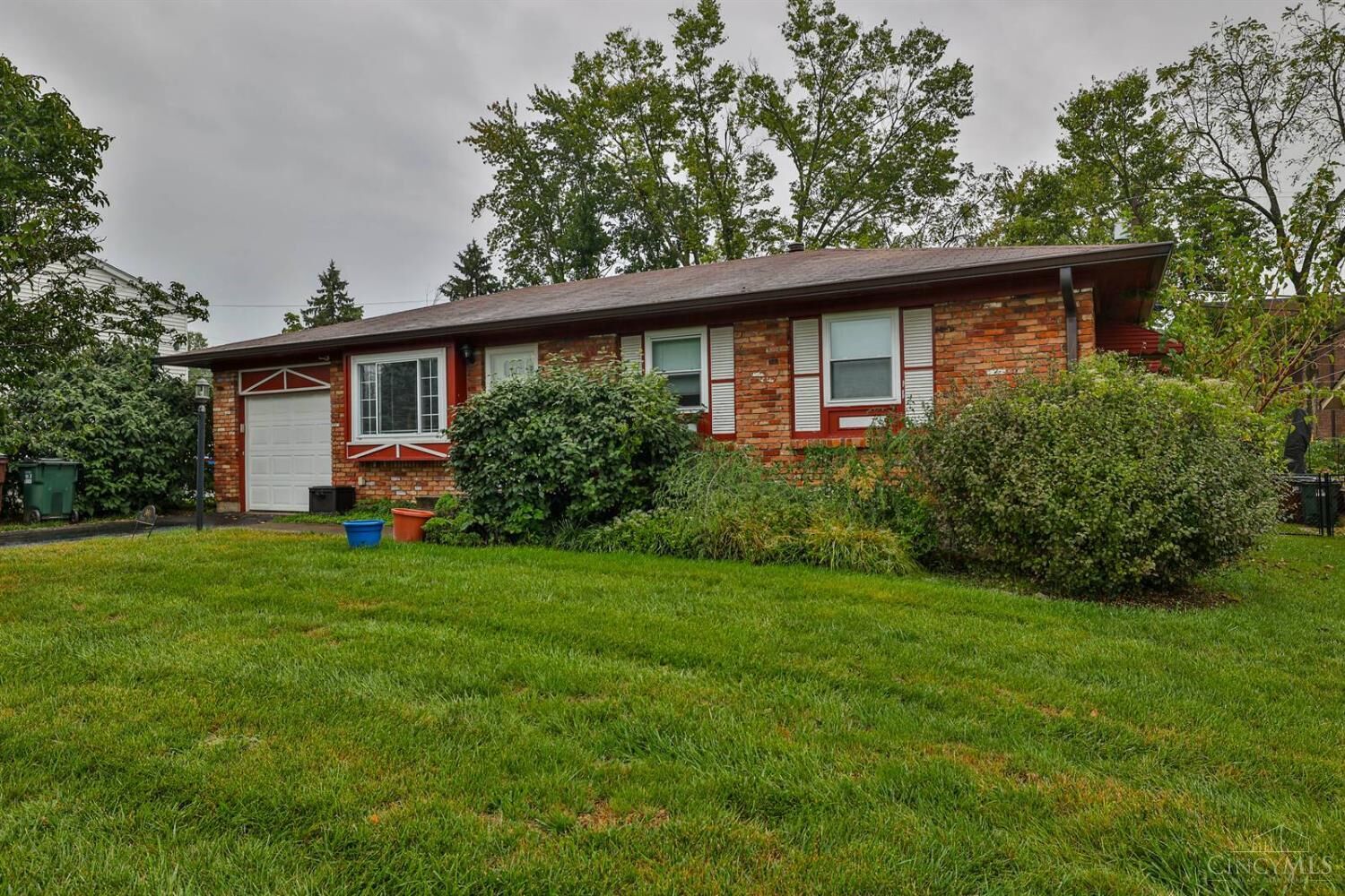 Property Photo: 3611 Benhill Drive OH 45247