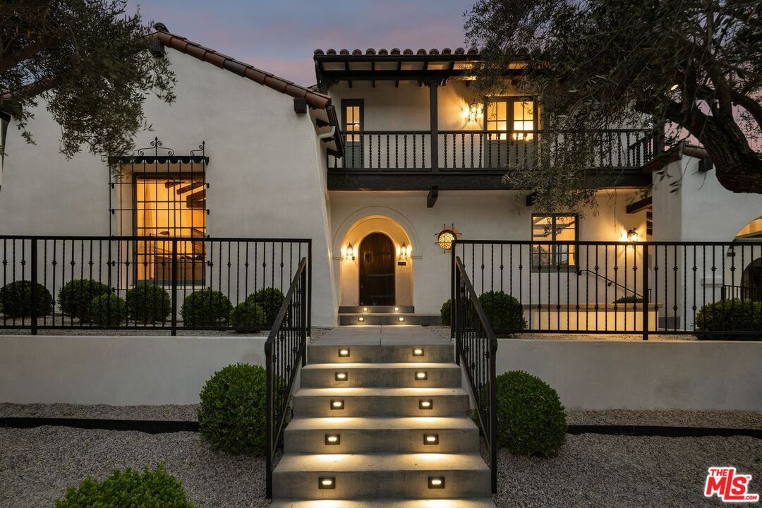 Property Photo:  820 Glenmont Ave  CA 90024 