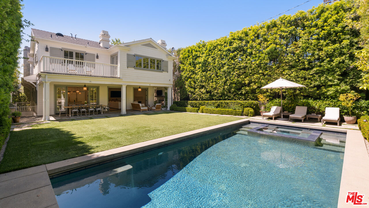 Property Photo:  146 N Carmelina Ave  CA 90049 