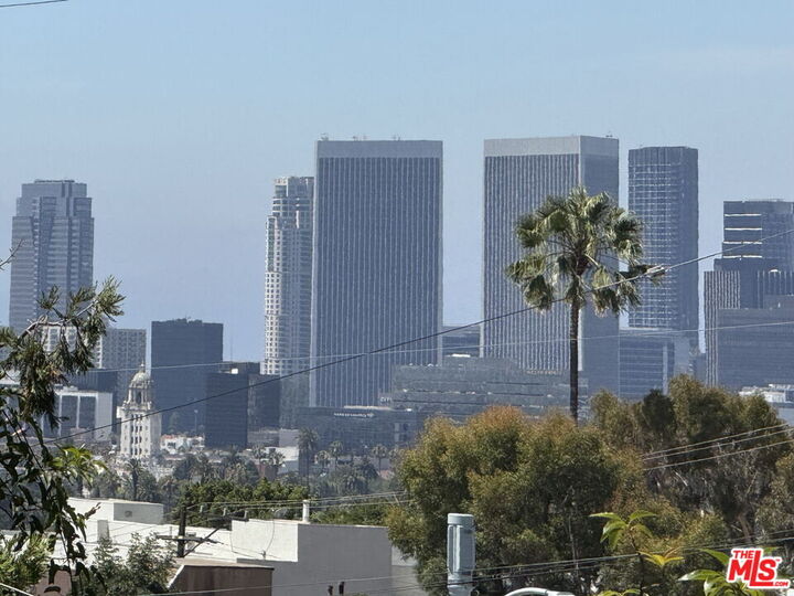 Property Photo:  1133 N Clark St  CA 90069 