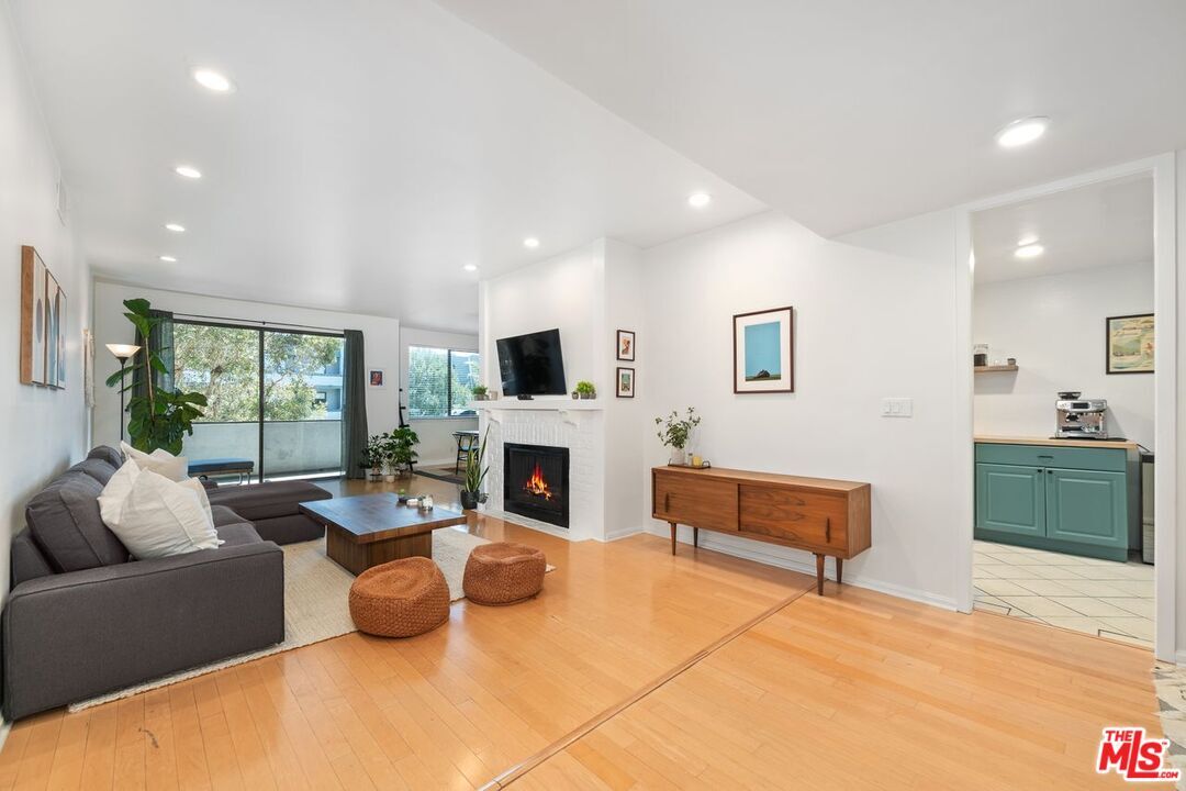 Property Photo:  306 Bora Bora Way  CA 90292 