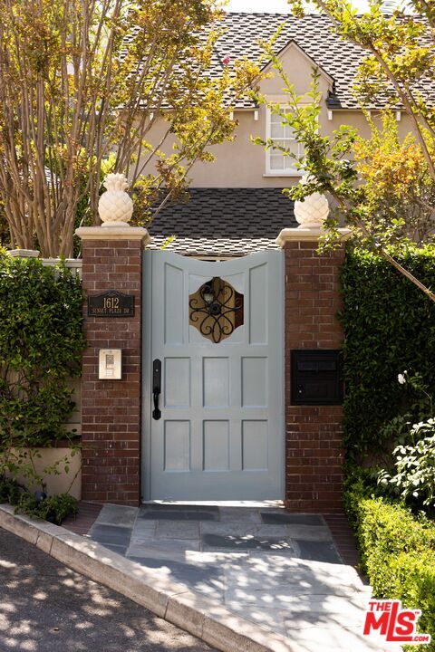 Property Photo:  1612 Sunset Plaza Dr  CA 90069 
