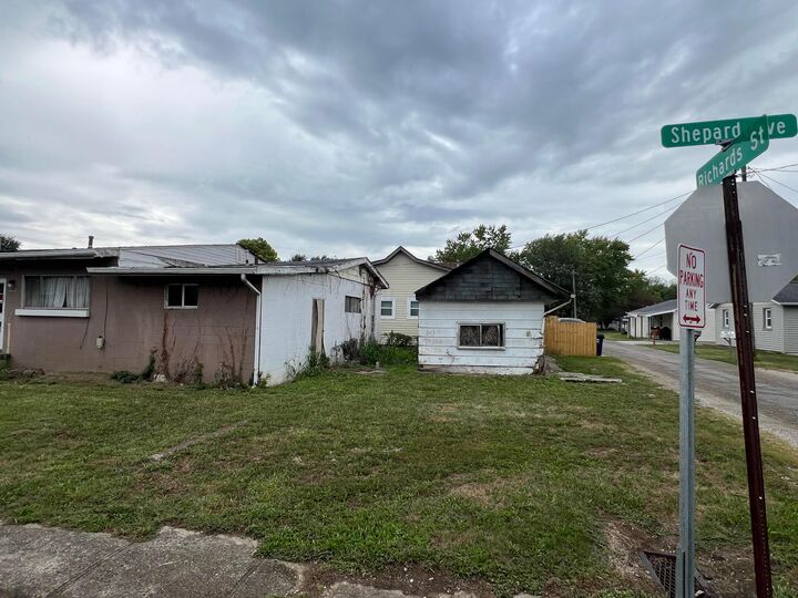 Property Photo: 3280 Shepard NE Avenue OH 43046