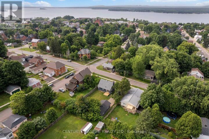 Property Photo:  332 Alfred Street  ON K8A 3A8 
