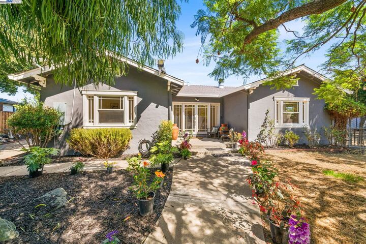 Property Photo:  41620 Beatrice St  CA 94539 