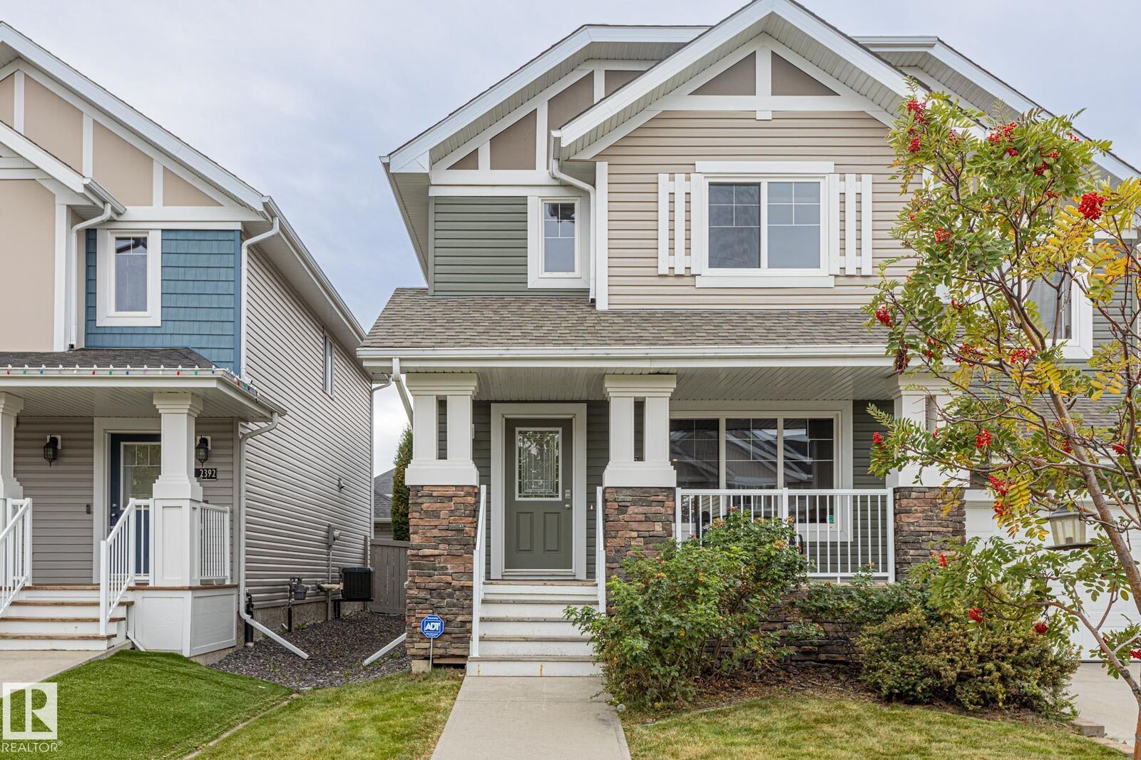 Photo de la propriété:  2390 Sparrow Crescent NW  AB T5S 0G6 
