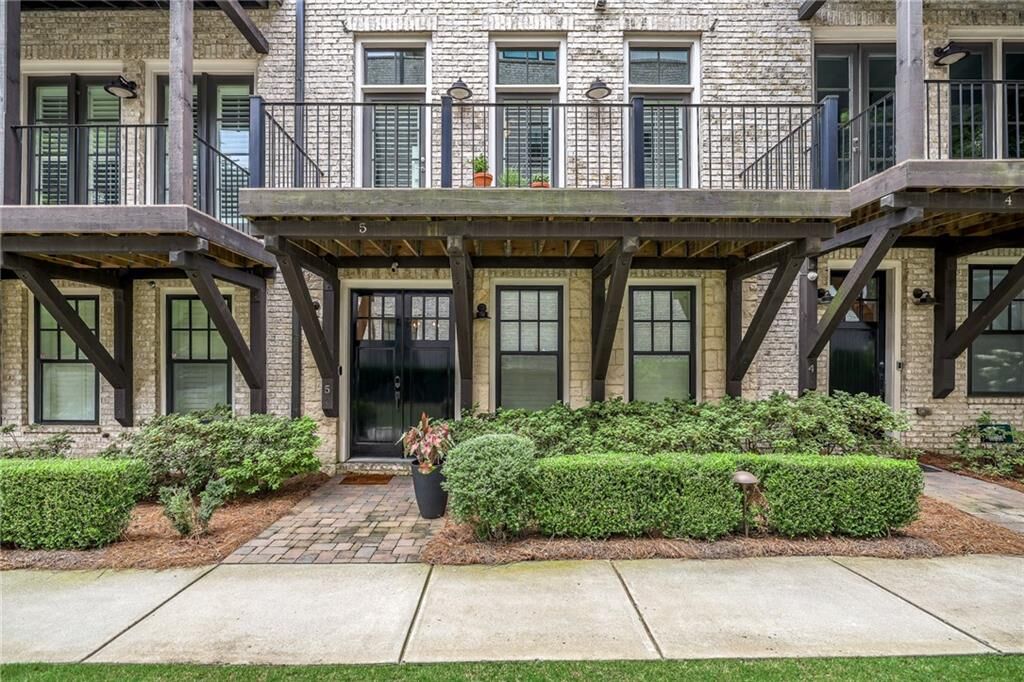 Property Photo: 18 Peachtree Avenue NE 5 GA 30305