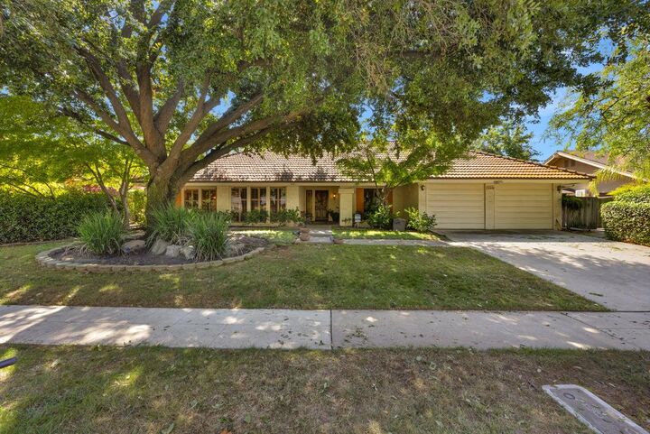 355 E Everglade Avenue  Fresno CA 93720 photo