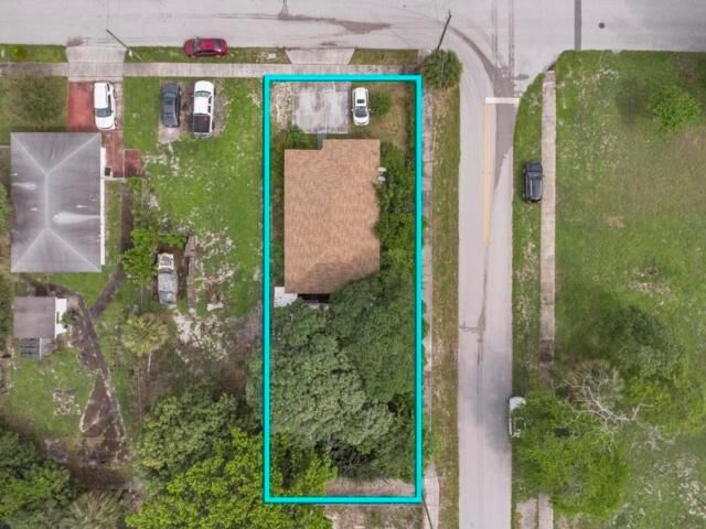 Property Photo:  108 SW 2nd St  FL 33441 