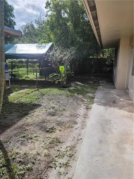 Property Photo:  1518 NW 8th Ct  FL 33311 