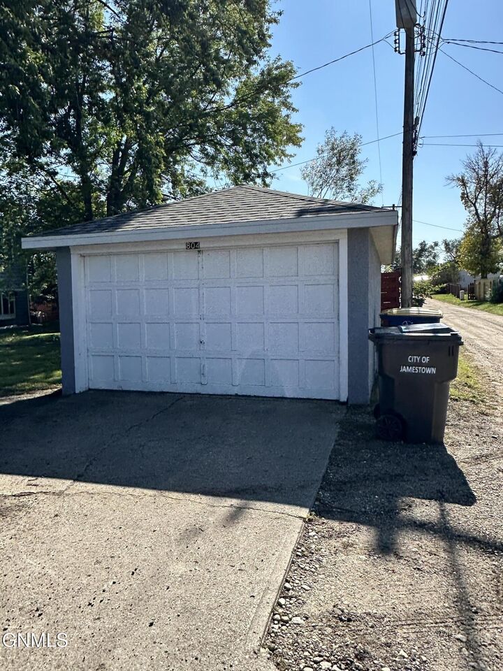 Property Photo:  804 7th Avenue SE  ND 58401