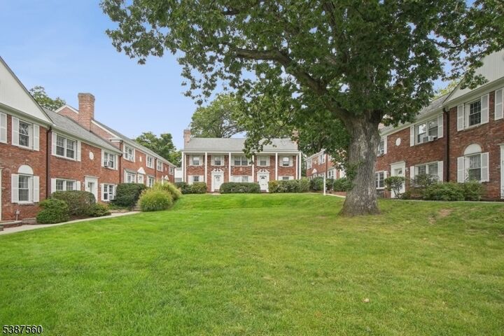 Property Photo:  15 Norwood Ave B8  NJ 07901 