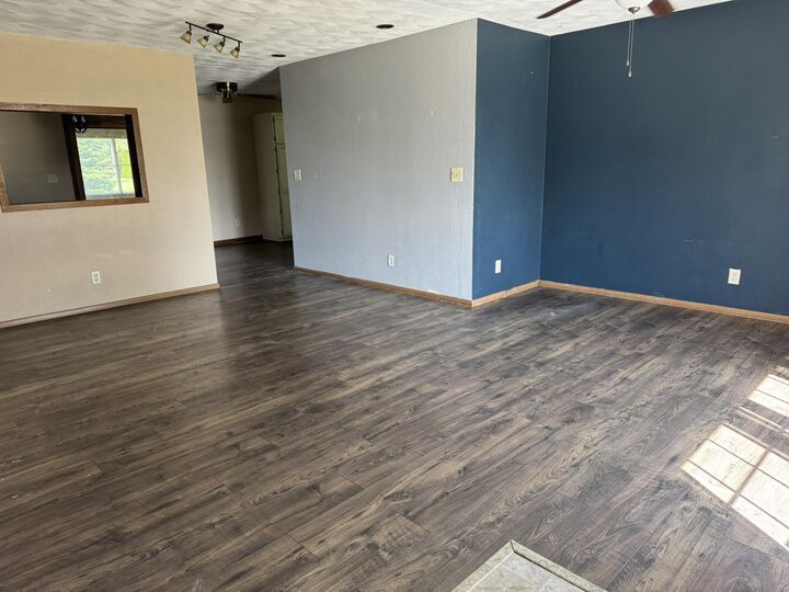 Property Photo:  817 SE 7th Street  IA 50662 