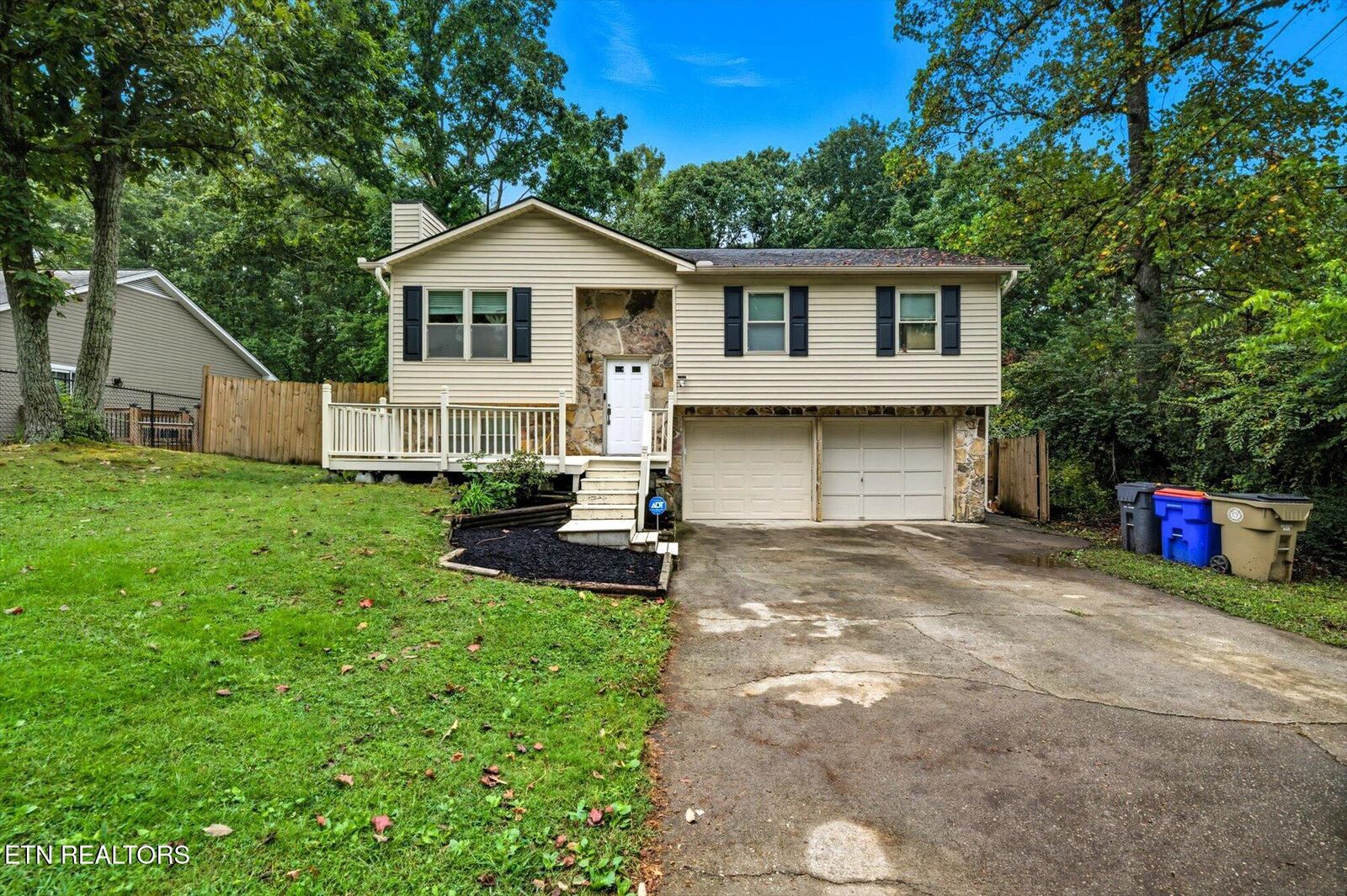 Property Photo: 6905 Ellesmere Drive TN 37921