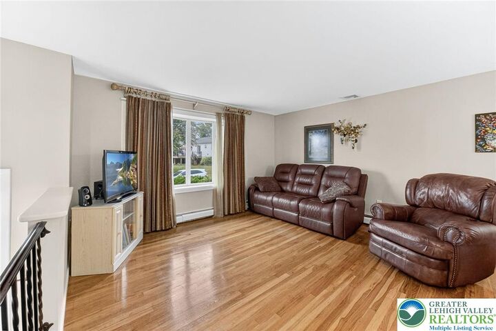 Property Photo:  2911 Jefferson Street  PA 18020 