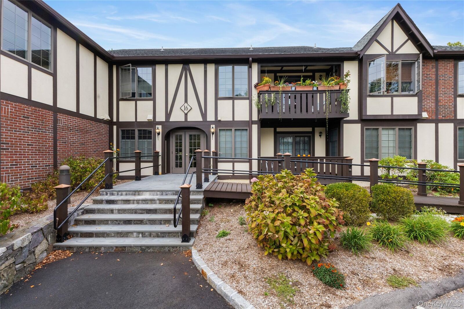 Property Photo:  16 Manville Lane 4  NY 10570 